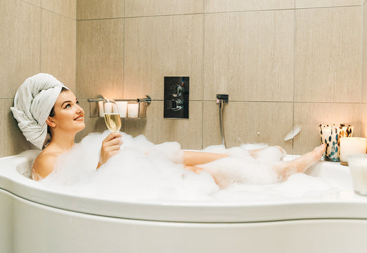 6 Sexy Tips for an Intoxicating and Erotic Bath