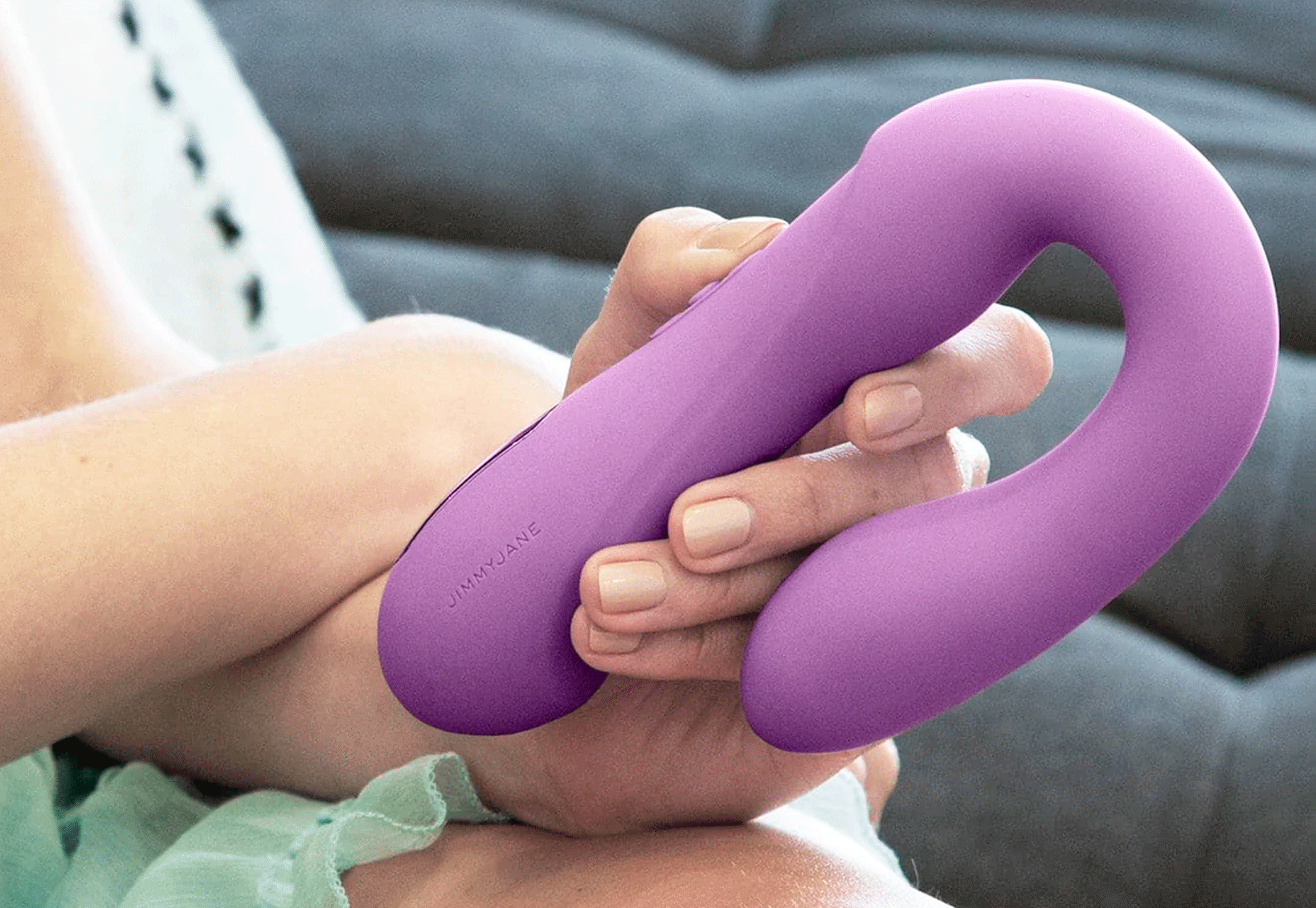 Top Tips on How to Insert a Vibrator | PinkCherry Top Tips on How to Insert a Vibrator | PinkCherry